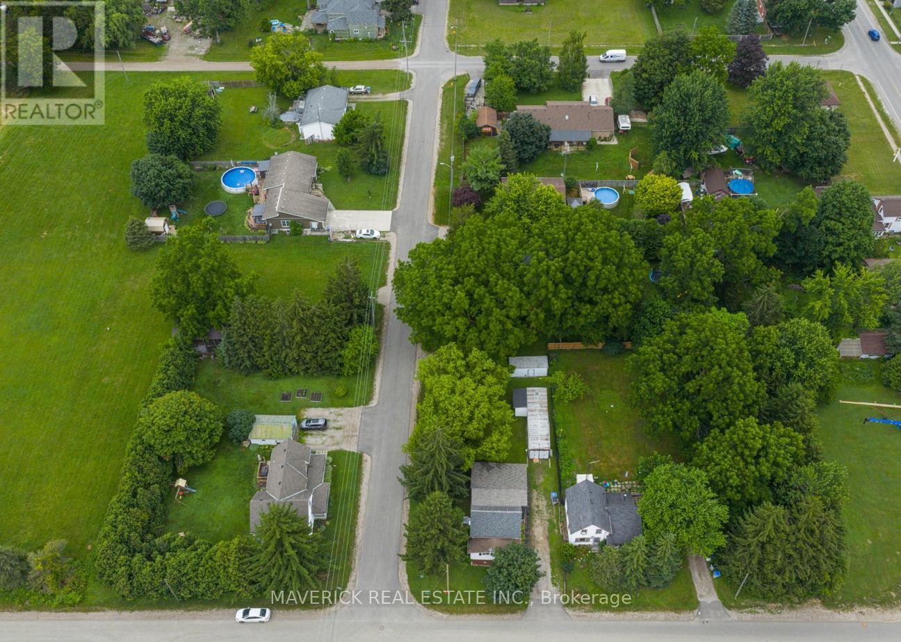 7982 Railroad Line, Brooke-Alvinston, Ontario  N0N 1A0 - Photo 6 - X12364597