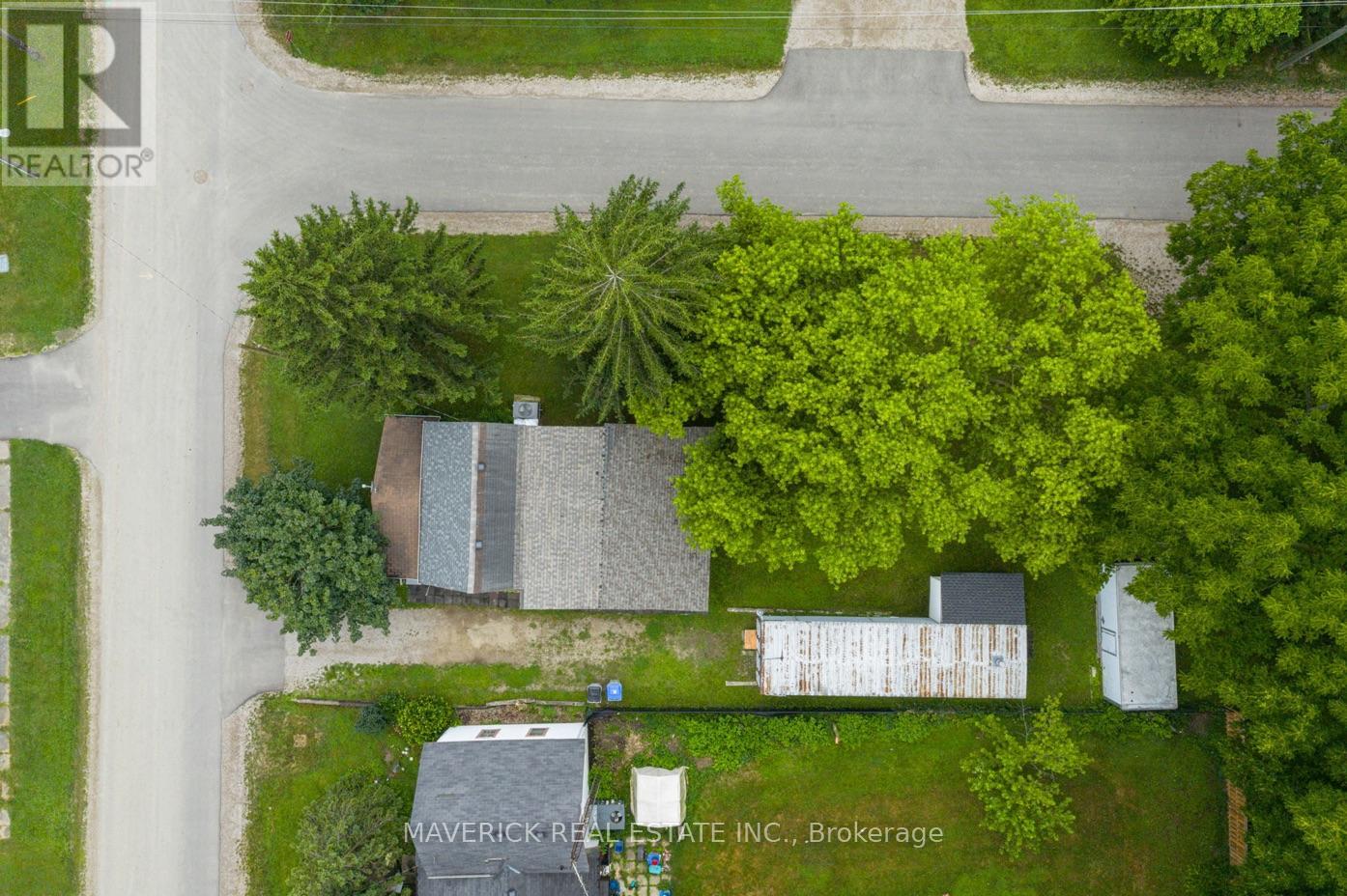 7982 Railroad Line, Brooke-Alvinston, Ontario  N0N 1A0 - Photo 7 - X12364597