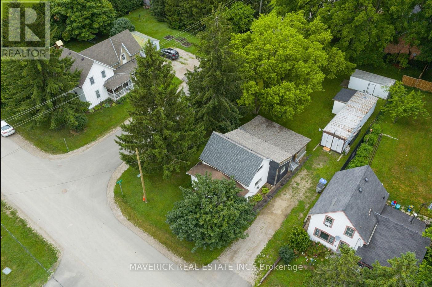 7982 Railroad Line, Brooke-Alvinston, Ontario  N0N 1A0 - Photo 8 - X12364597