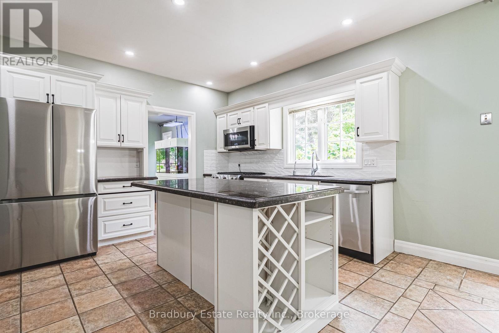 18 Palomino Drive, Hamilton, Ontario  L0R 1H3 - Photo 11 - X12364504