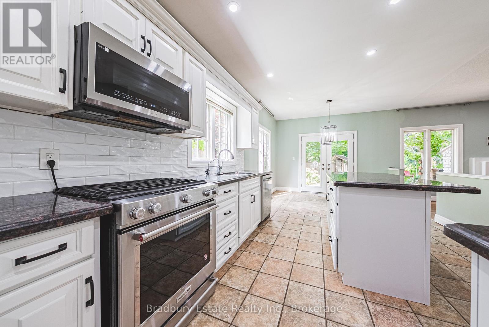 18 Palomino Drive, Hamilton, Ontario  L0R 1H3 - Photo 13 - X12364504