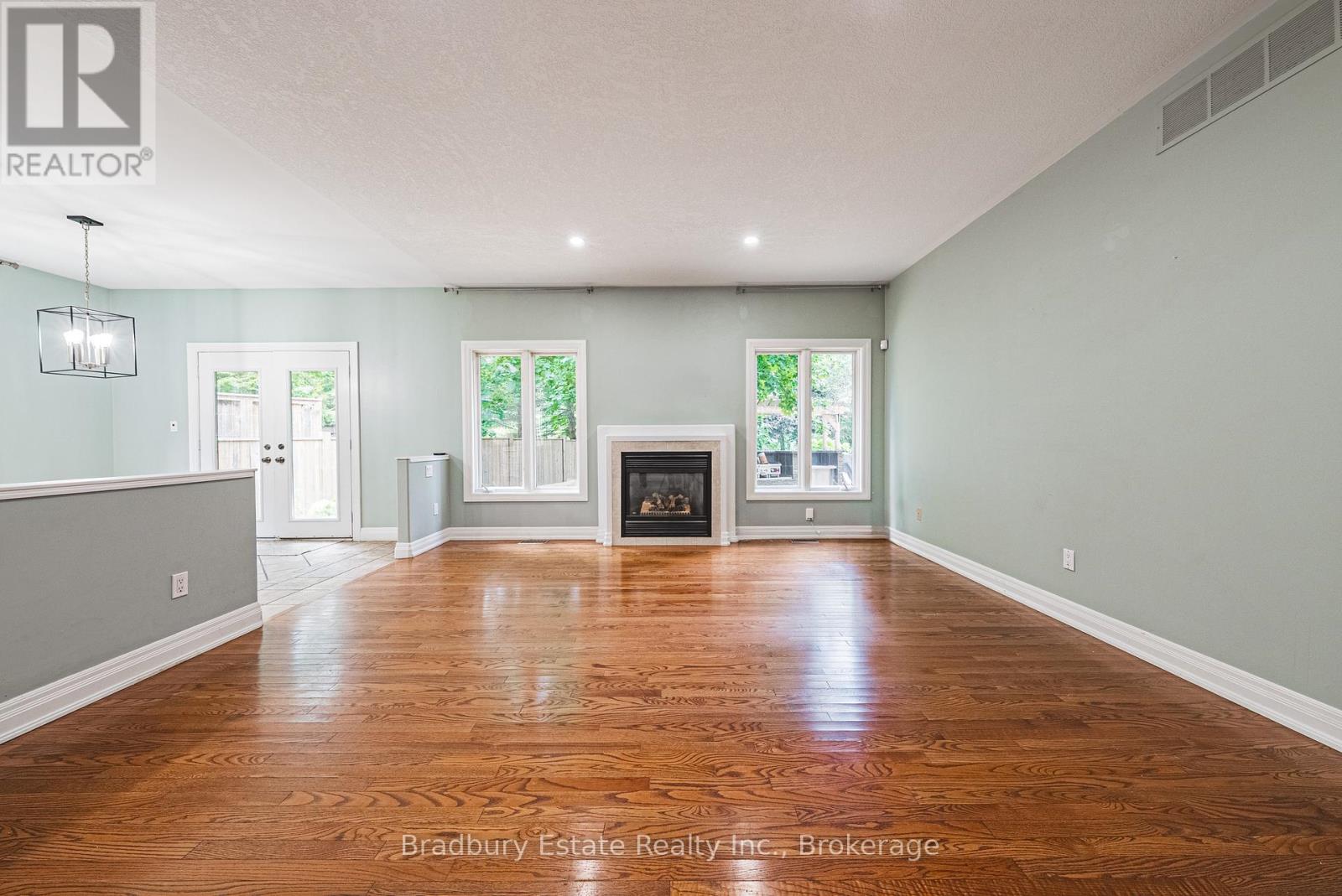 18 Palomino Drive, Hamilton, Ontario  L0R 1H3 - Photo 16 - X12364504