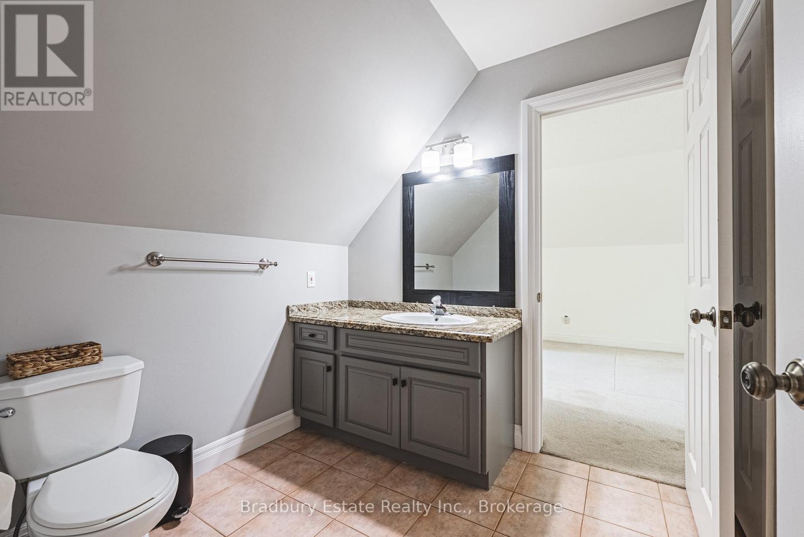 18 Palomino Drive, Hamilton, Ontario  L0R 1H3 - Photo 32 - X12364504