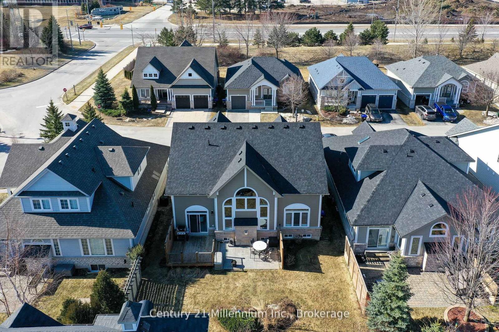 7 Clubhouse Drive, Collingwood, Ontario  L9Y 4Z5 - Photo 6 - S12364538