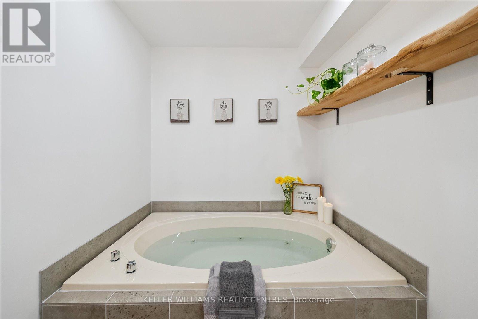 25154 Valley View Drive, Georgina, Ontario  L0E 1R0 - Photo 17 - N12358574