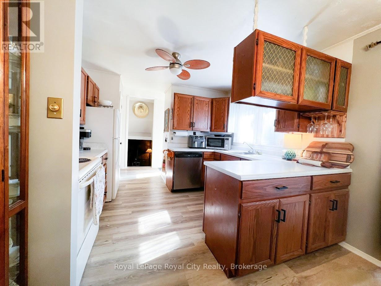 767 11th Street, Hanover, Ontario  N4N 3H5 - Photo 10 - X12364592