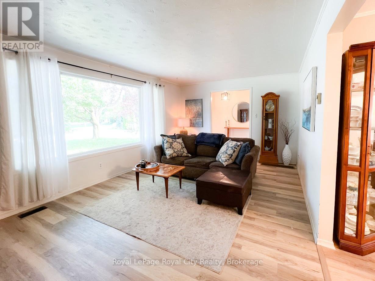 767 11th Street, Hanover, Ontario  N4N 3H5 - Photo 7 - X12364592