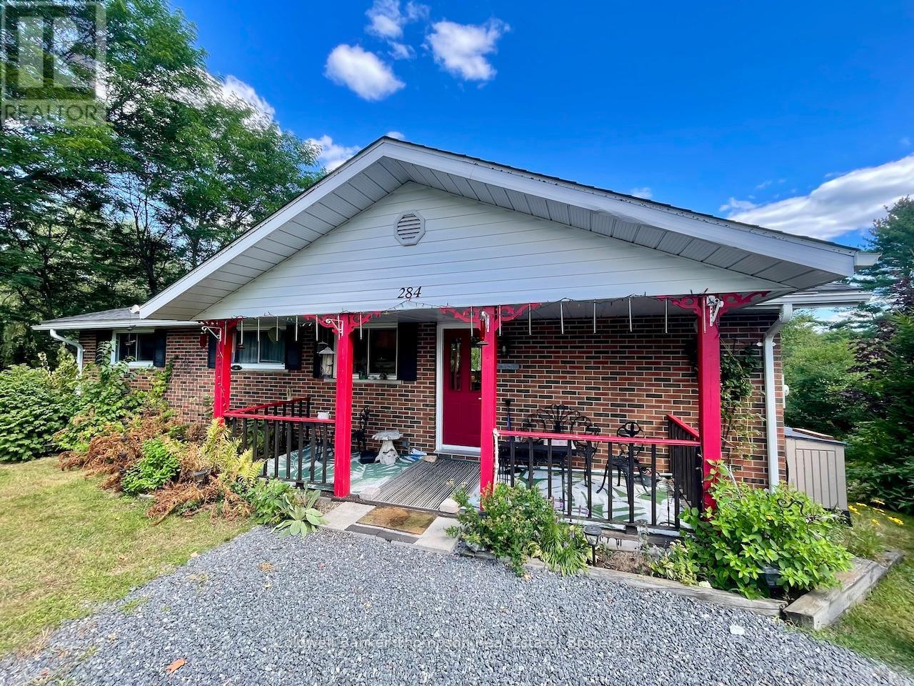 284 Lawrence Avenue, Huntsville, Ontario  P1H 1R6 - Photo 1 - X12364624