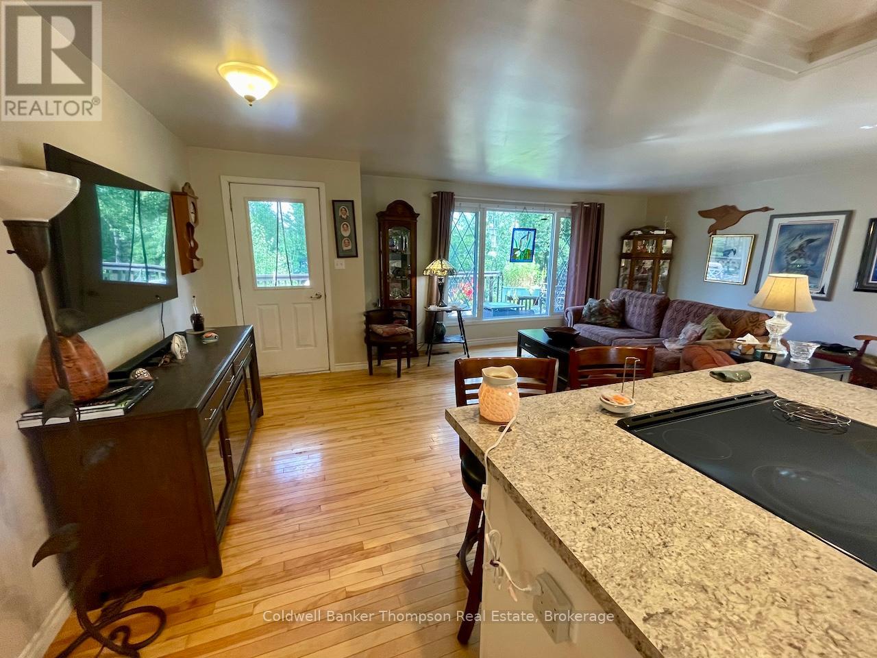 284 Lawrence Avenue, Huntsville, Ontario  P1H 1R6 - Photo 7 - X12364624