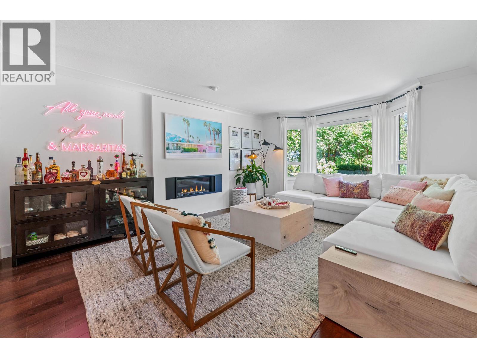 Property at 2645 EDGEMONT BOULEVARD image 2
