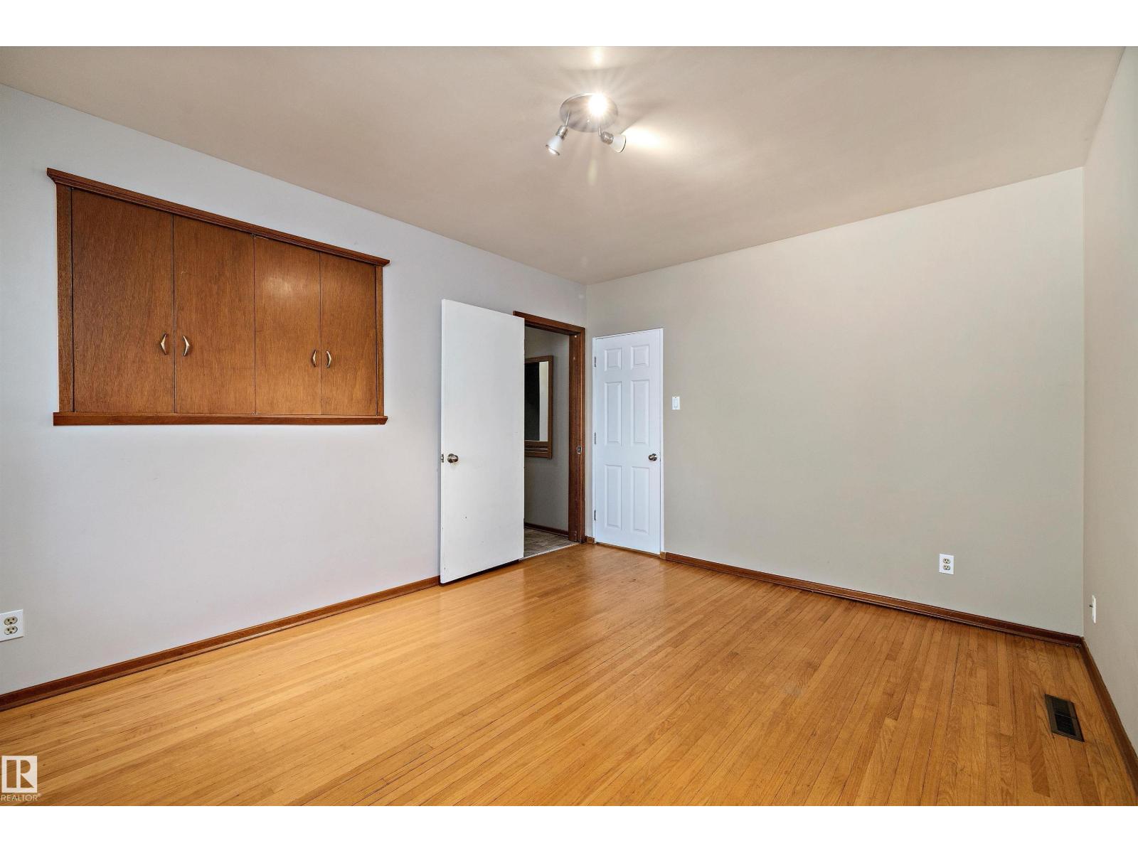 11307 / 11309 127 St Nw, Edmonton, Alberta  T5M 0T9 - Photo 10 - E4454715