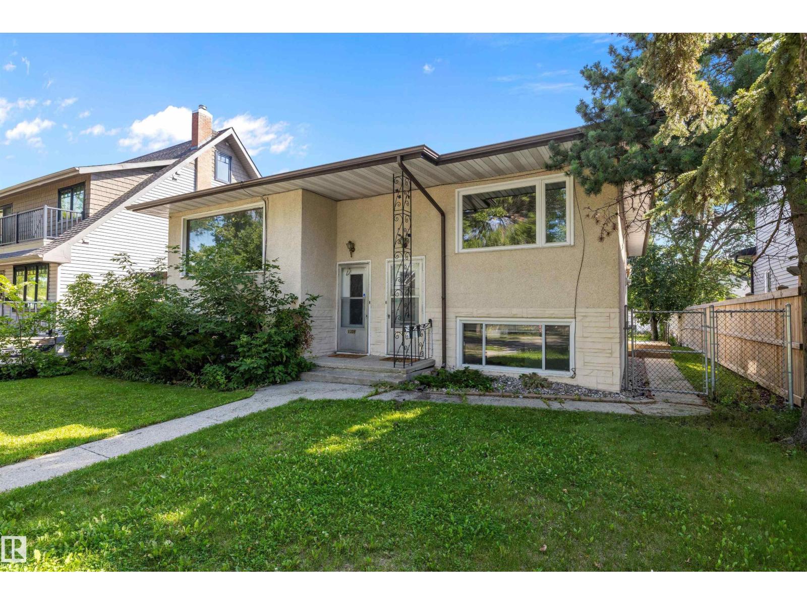 11307 / 11309 127 St Nw, Edmonton, Alberta  T5M 0T9 - Photo 2 - E4454715
