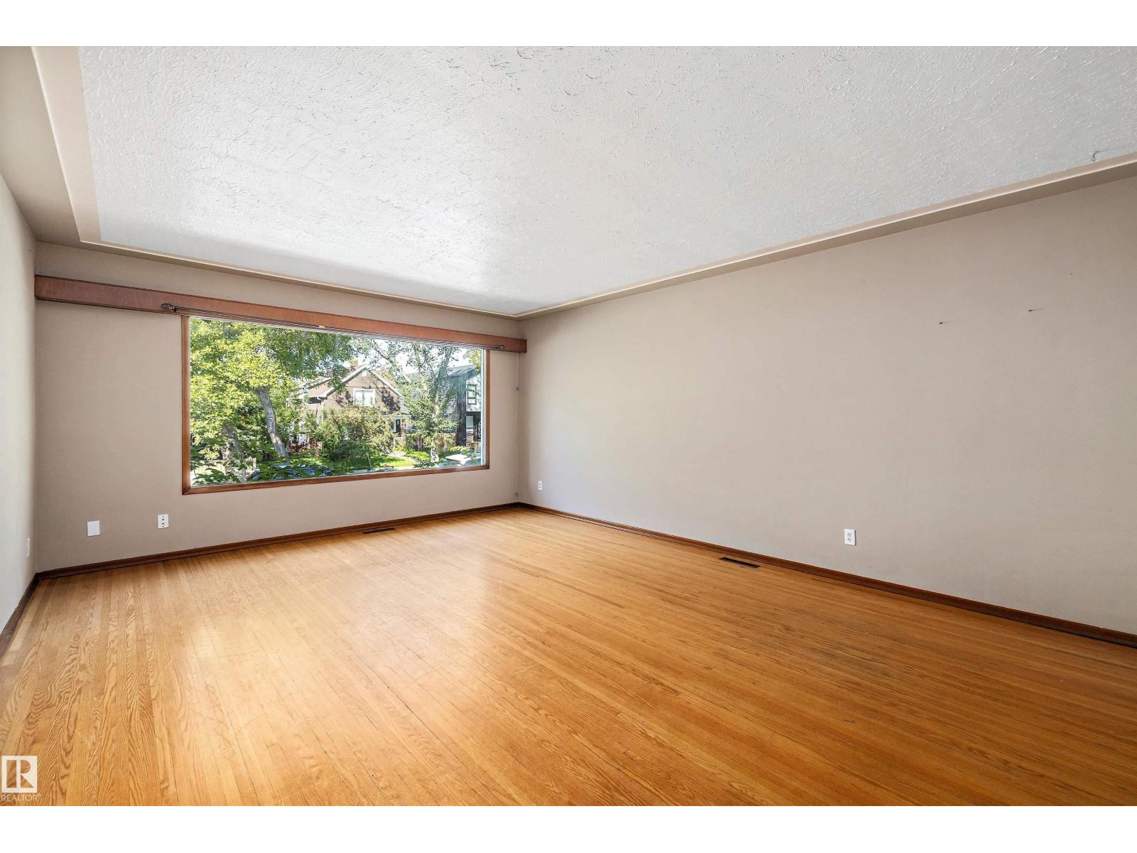 11307 / 11309 127 St Nw, Edmonton, Alberta  T5M 0T9 - Photo 5 - E4454715