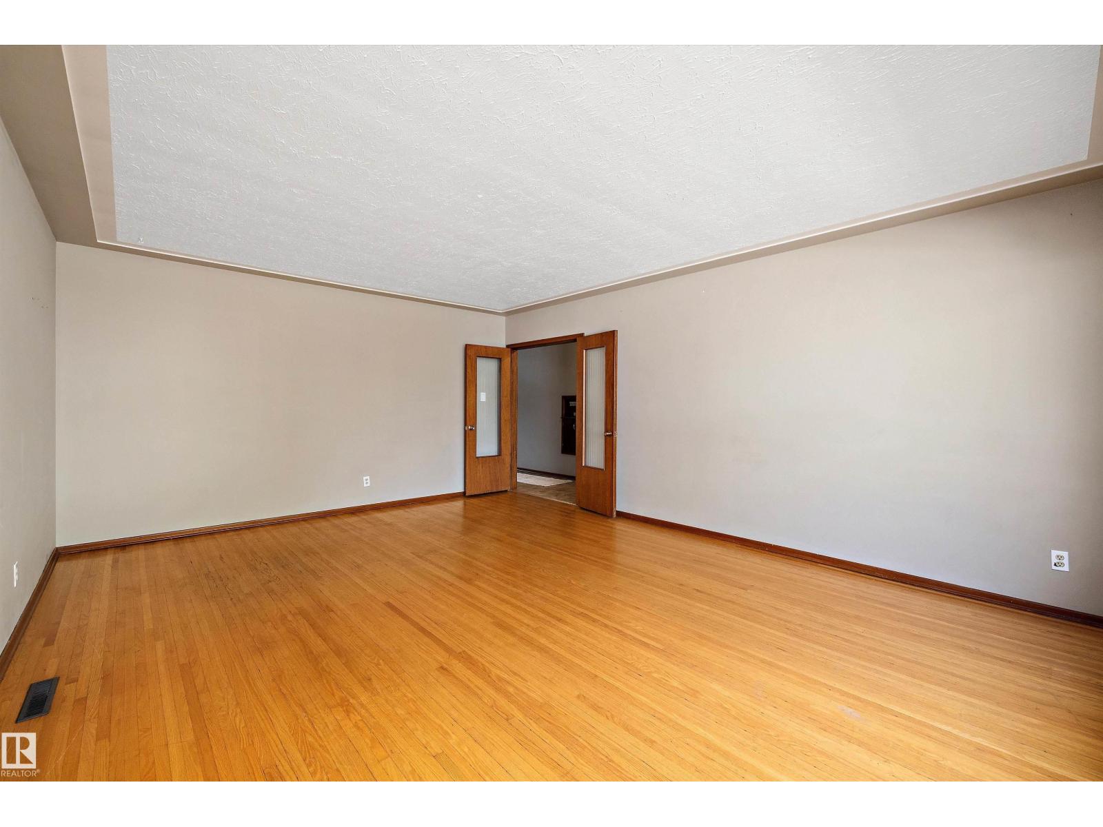 11307 / 11309 127 St Nw, Edmonton, Alberta  T5M 0T9 - Photo 7 - E4454715