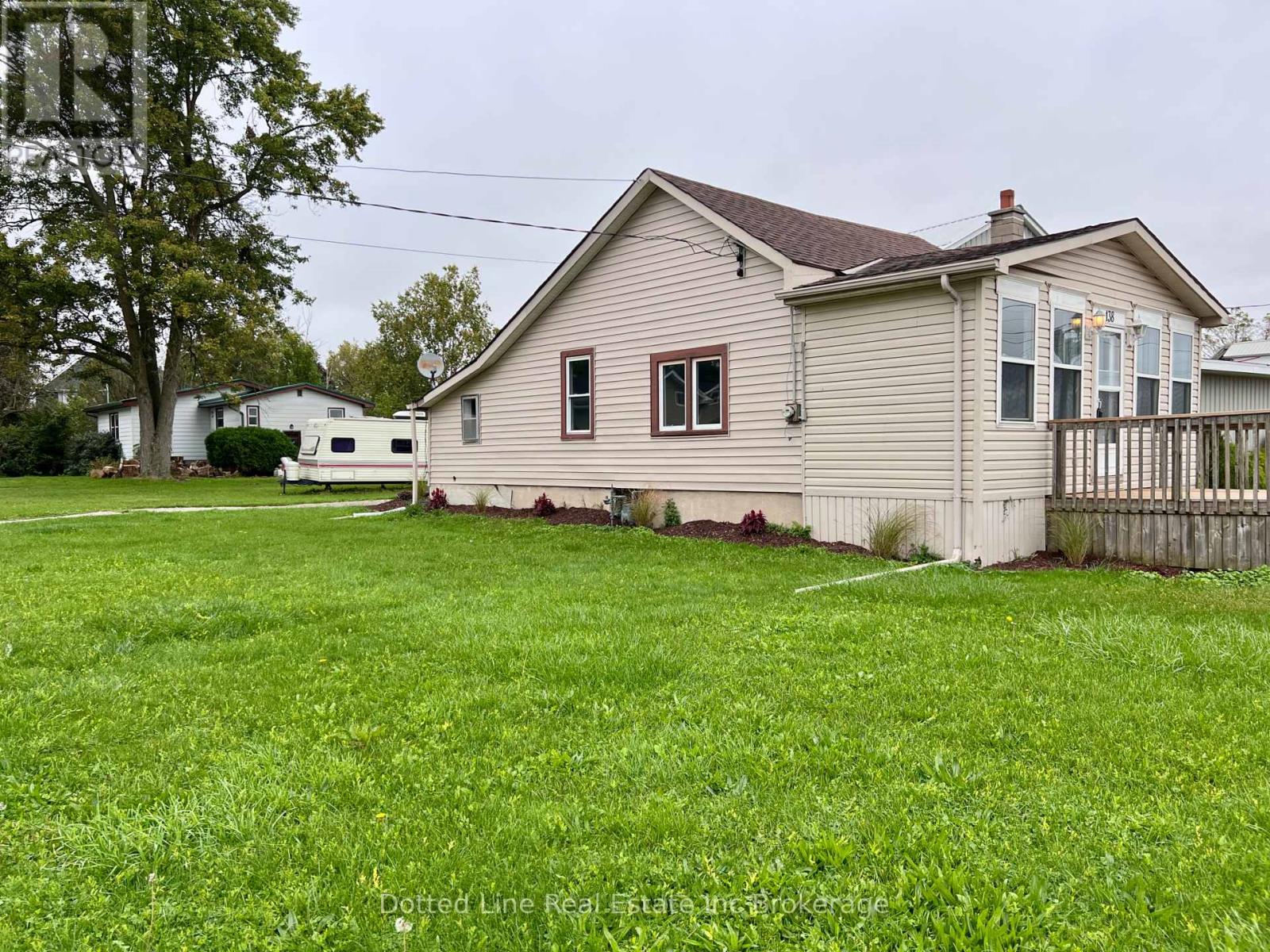 156 Borden Avenue, Central Elgin, Ontario  N0L 1B0 - Photo 6 - X12139703
