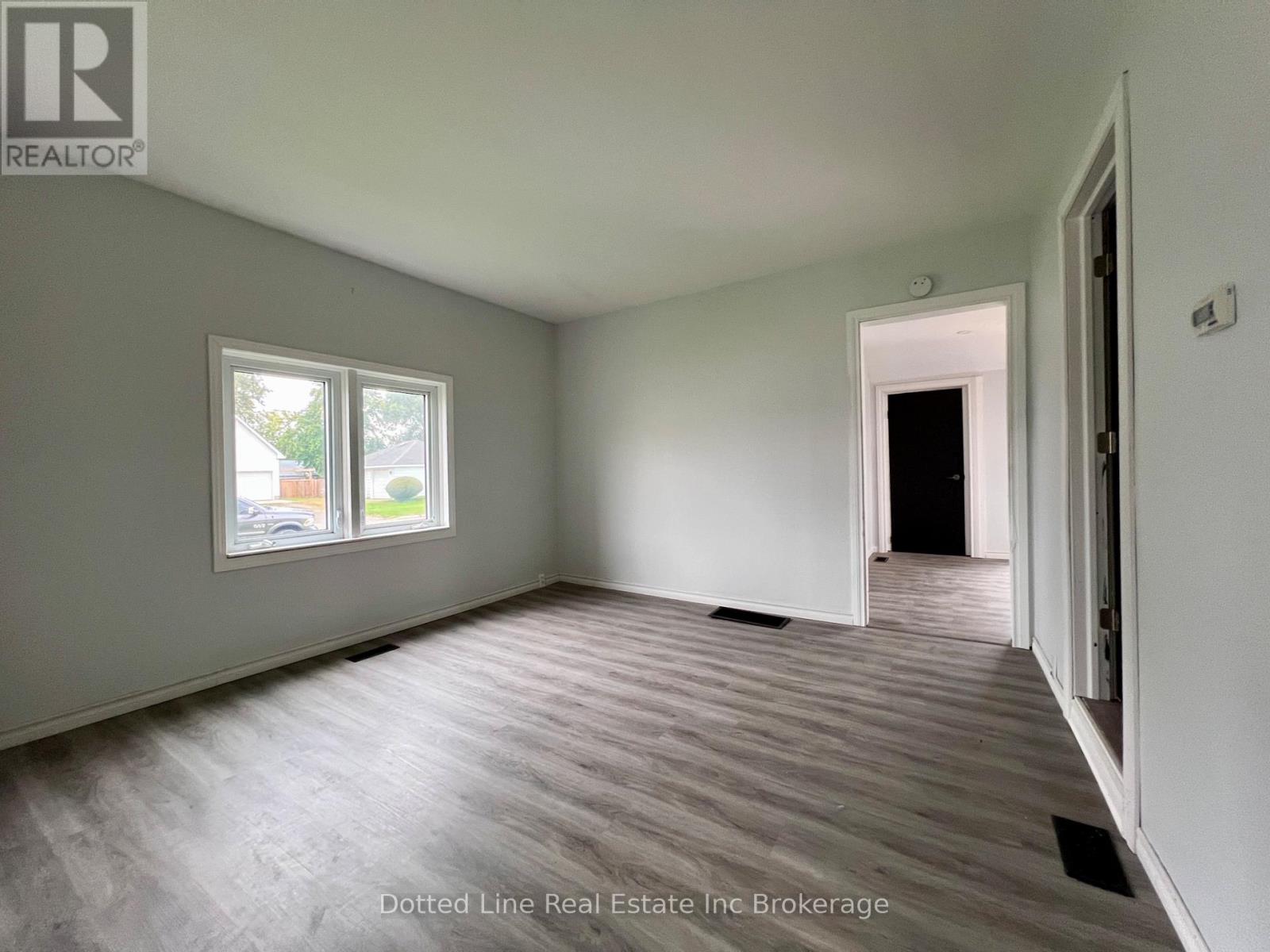 156 Borden Avenue, Central Elgin, Ontario  N0L 1B0 - Photo 11 - X12139703