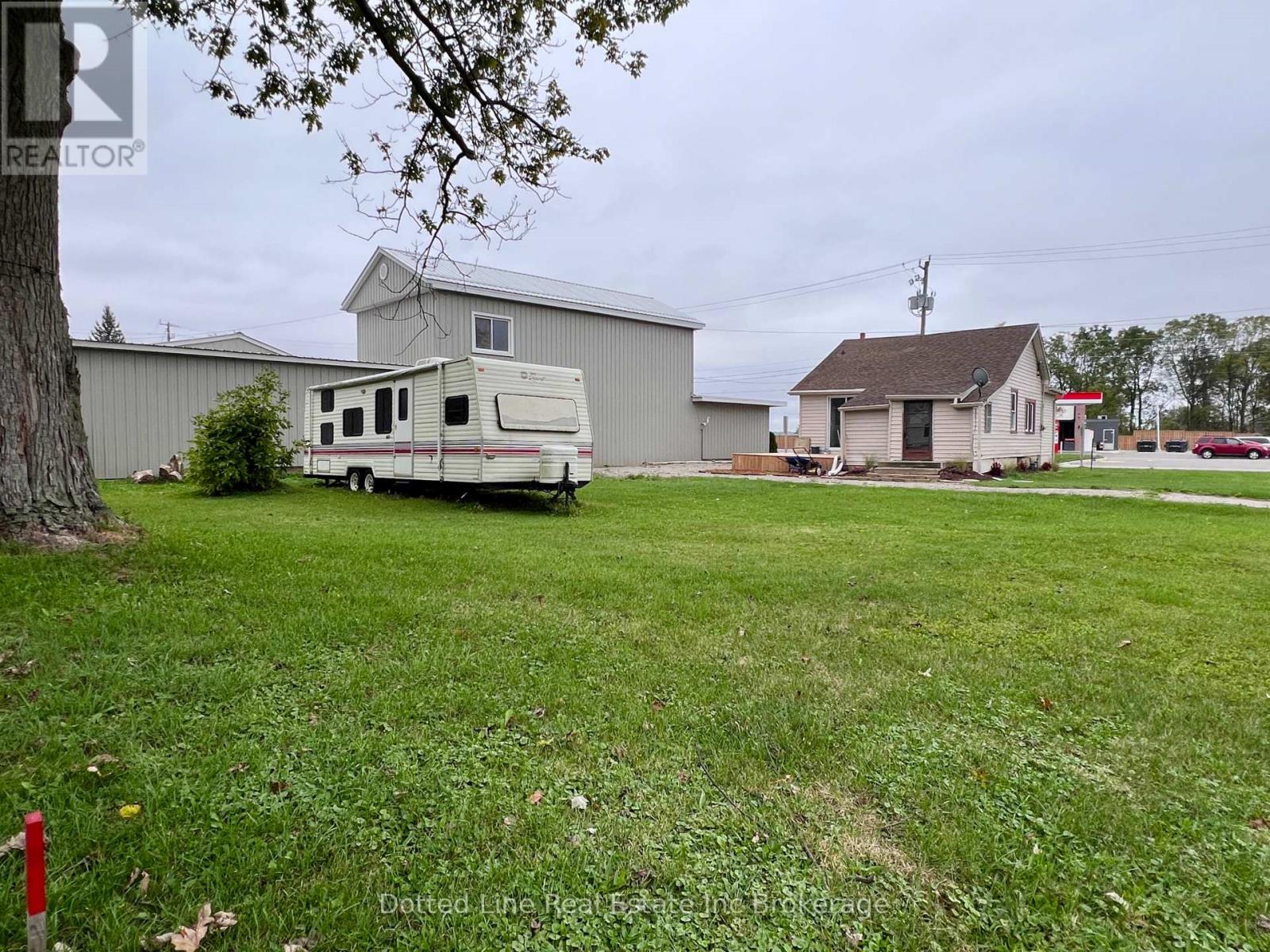 156 Borden Avenue, Central Elgin, Ontario  N0L 1B0 - Photo 5 - X12139703