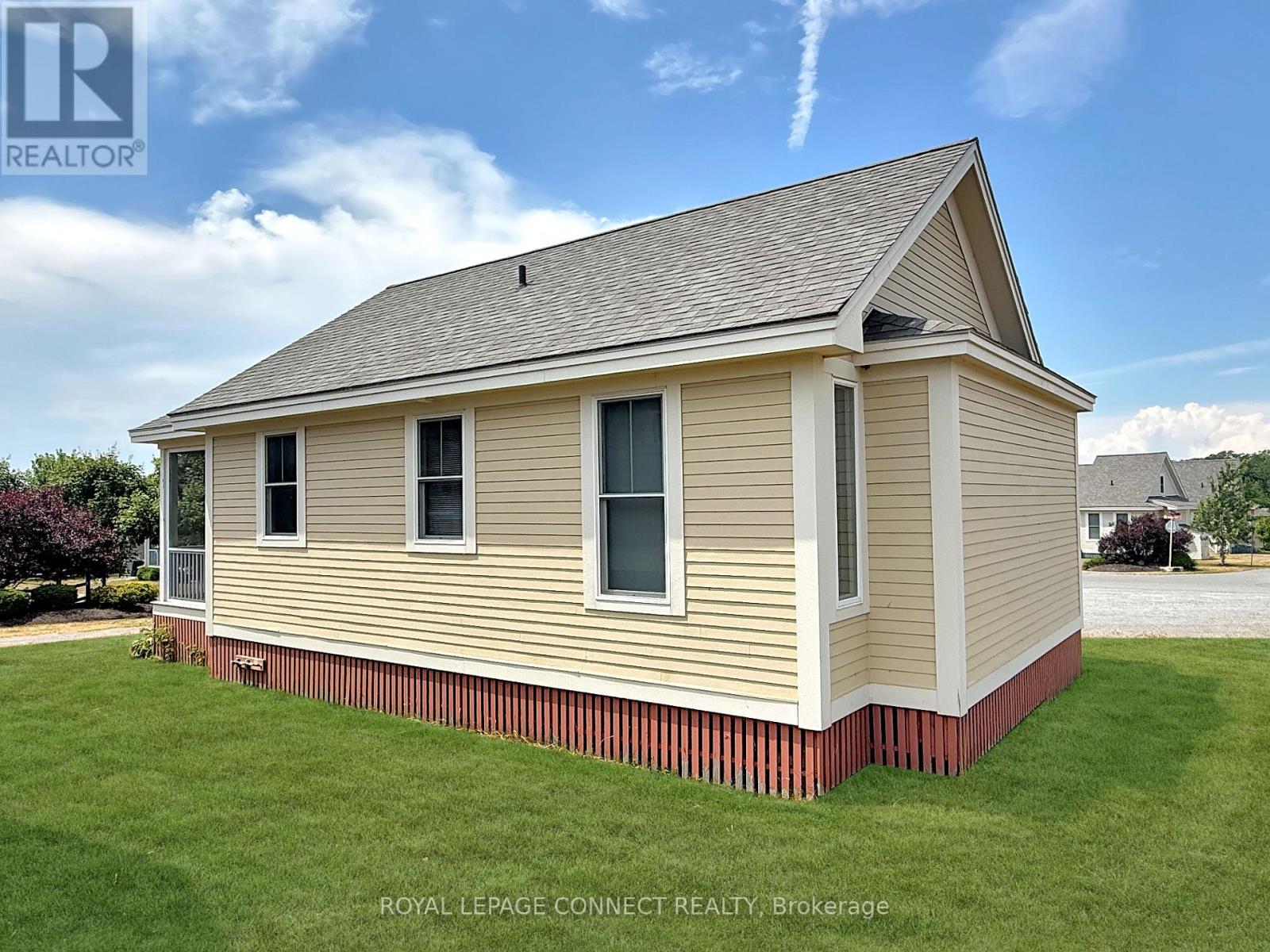 27 - 13 Butternut Lane, Prince Edward County, Ontario  K0K 1P0 - Photo 18 - X12364465