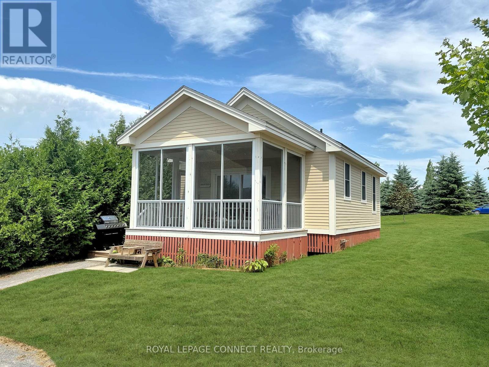 27 - 13 Butternut Lane, Prince Edward County, Ontario  K0K 1P0 - Photo 2 - X12364465