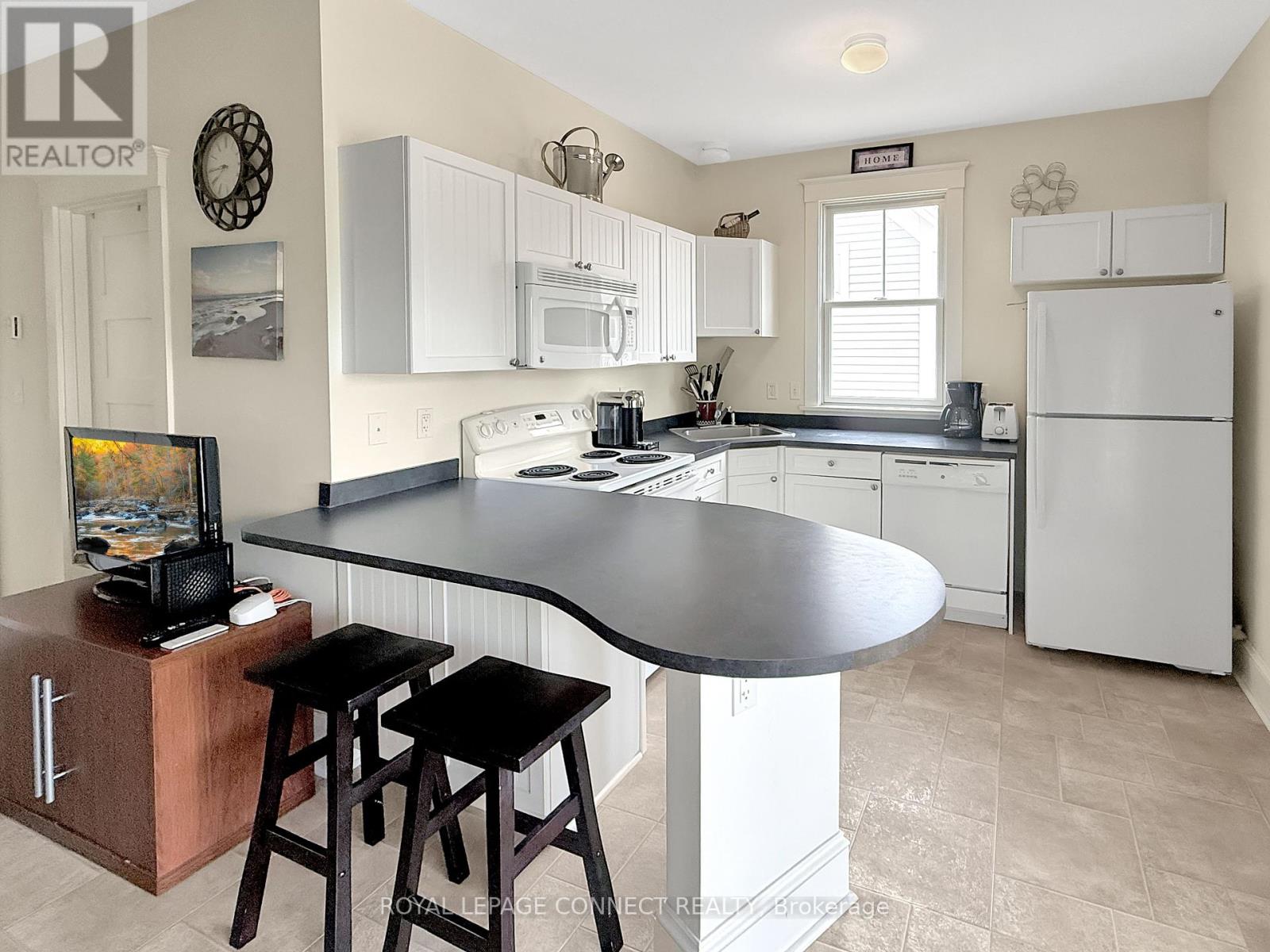 27 - 13 Butternut Lane, Prince Edward County, Ontario  K0K 1P0 - Photo 7 - X12364465