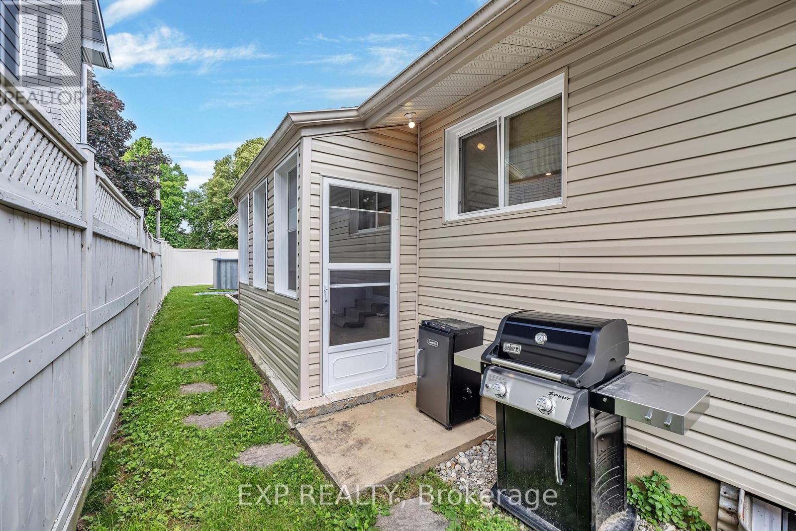 936 Blythdale Road, Ottawa, Ontario  K2A 3N6 - Photo 28 - X12355086