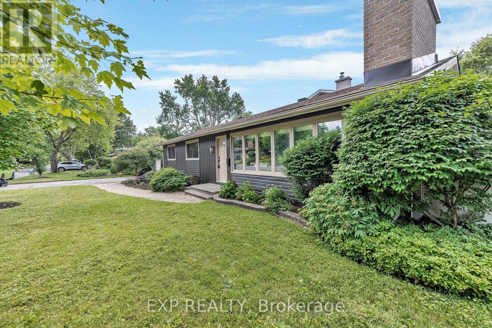 936 Blythdale Road, Ottawa, Ontario  K2A 3N6 - Photo 3 - X12355086