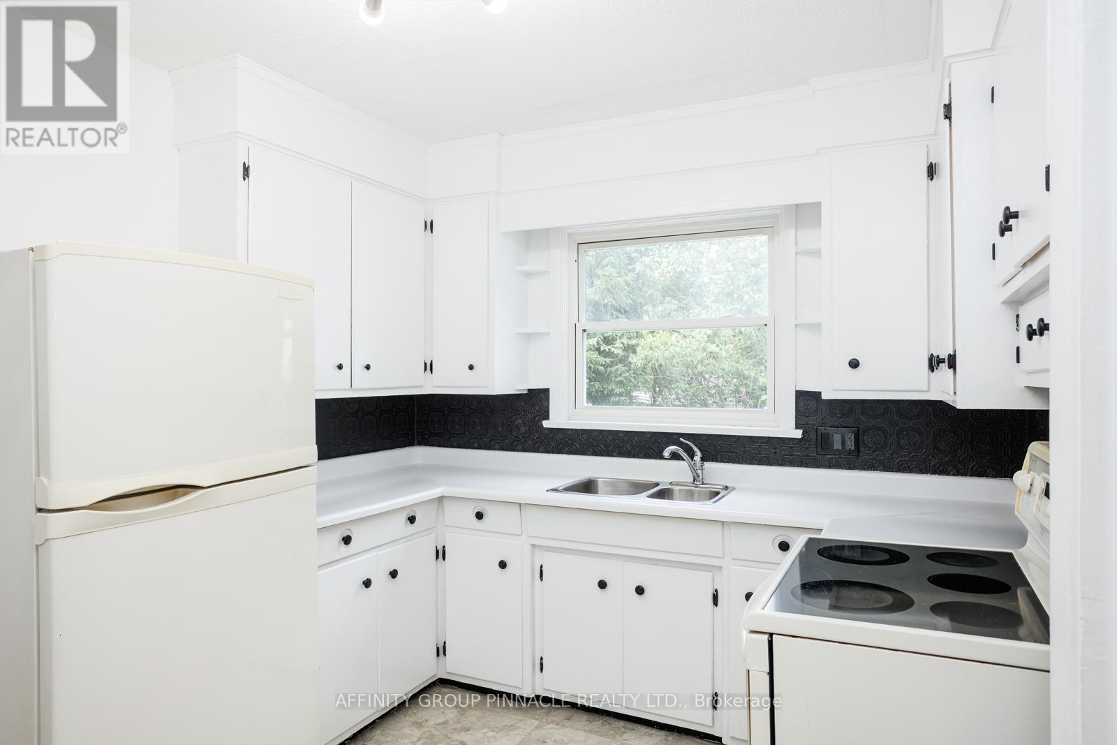 22 Sunset Court, Kawartha Lakes, Ontario  K9V 2S1 - Photo 18 - X12364674