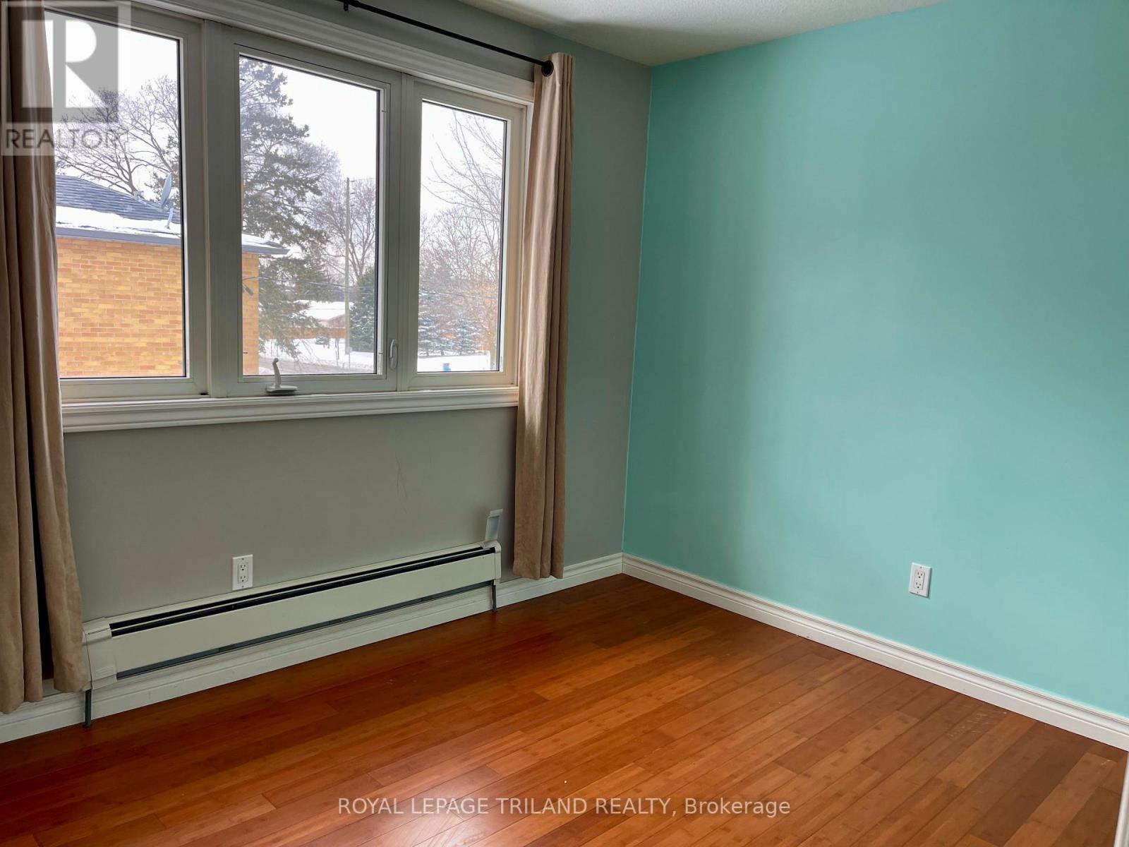 Upper - 1771 Wavell Street, London East, Ontario  N5W 2E2 - Photo 4 - X12364656