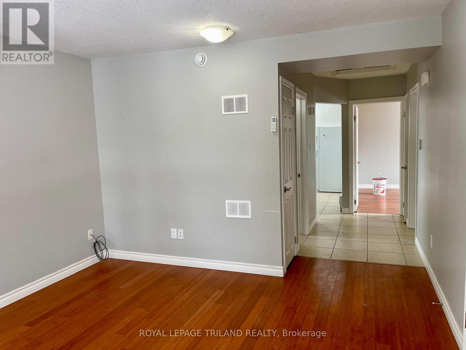 Upper - 1771 Wavell Street, London East, Ontario  N5W 2E2 - Photo 9 - X12364656