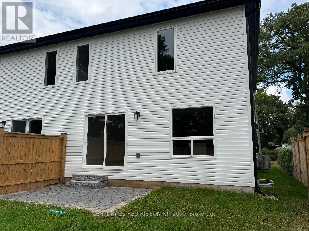 122 Burns Street, Strathroy-Caradoc (Sw), Ontario  N7G 1E8 - Photo 37 - X12364693