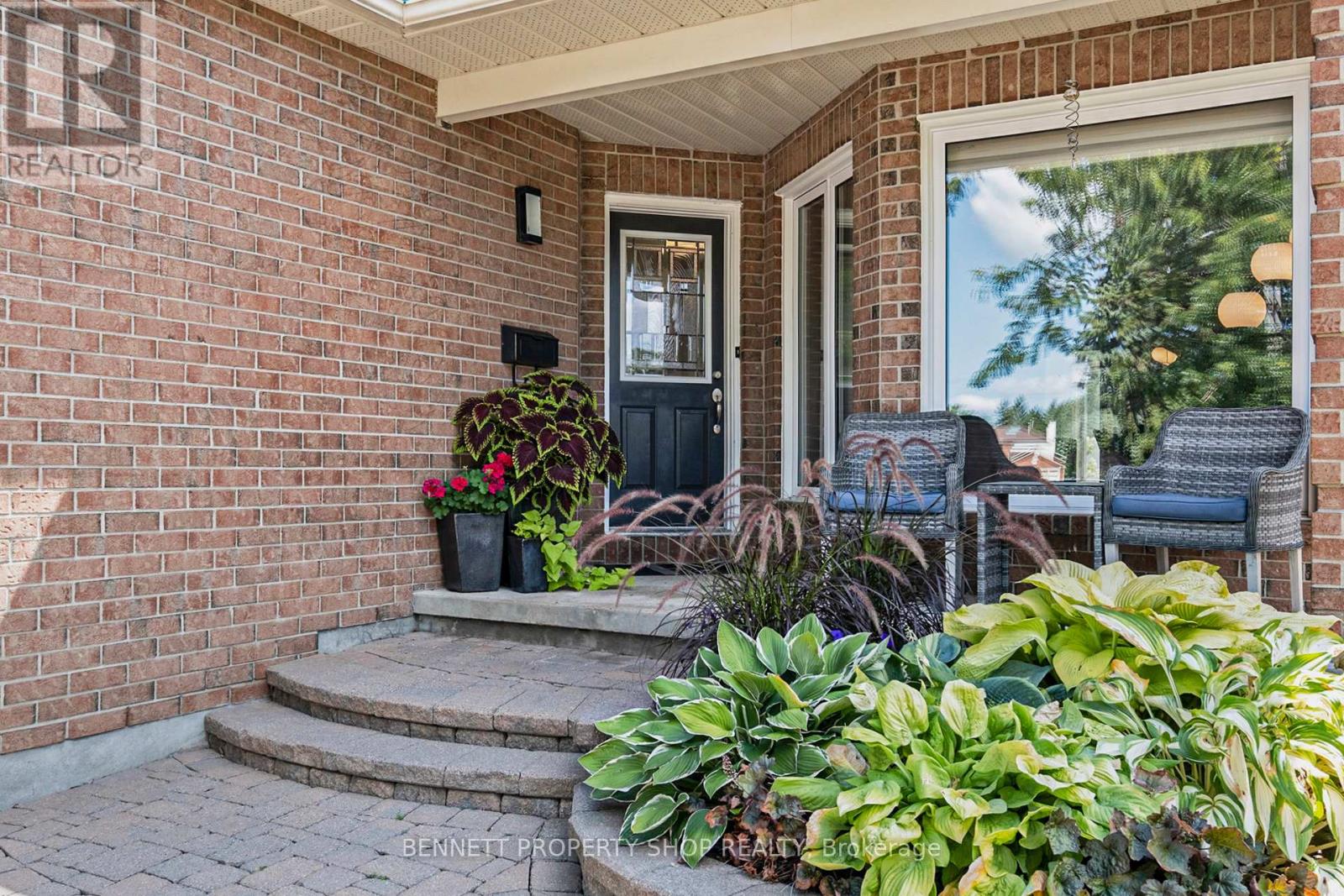 778 Montcrest Drive, Ottawa, Ontario  K4A 2M6 - Photo 2 - X12364655