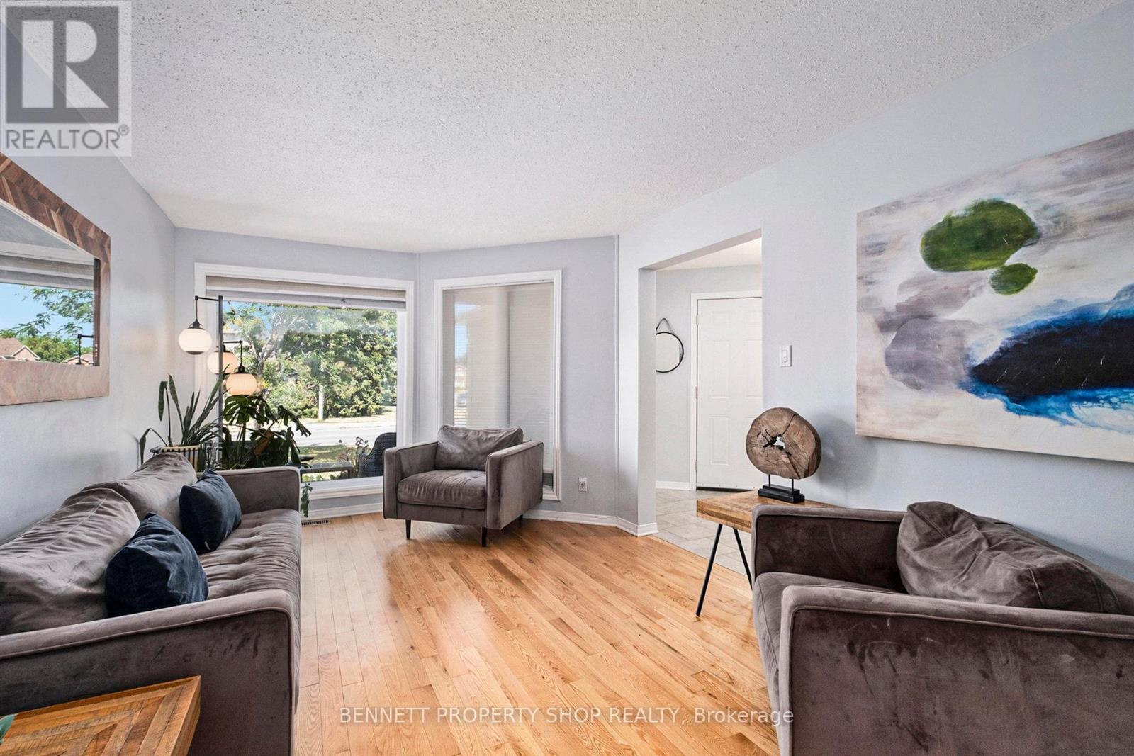 778 Montcrest Drive, Ottawa, Ontario  K4A 2M6 - Photo 4 - X12364655