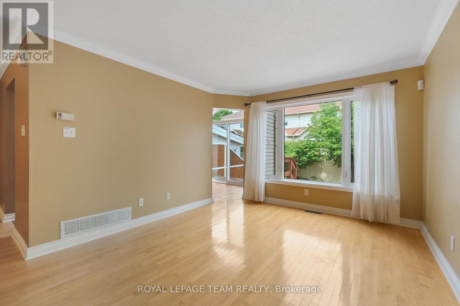 6201 Arbourwood Drive, Ottawa, Ontario  K1C 7L6 - Photo 15 - X12364667