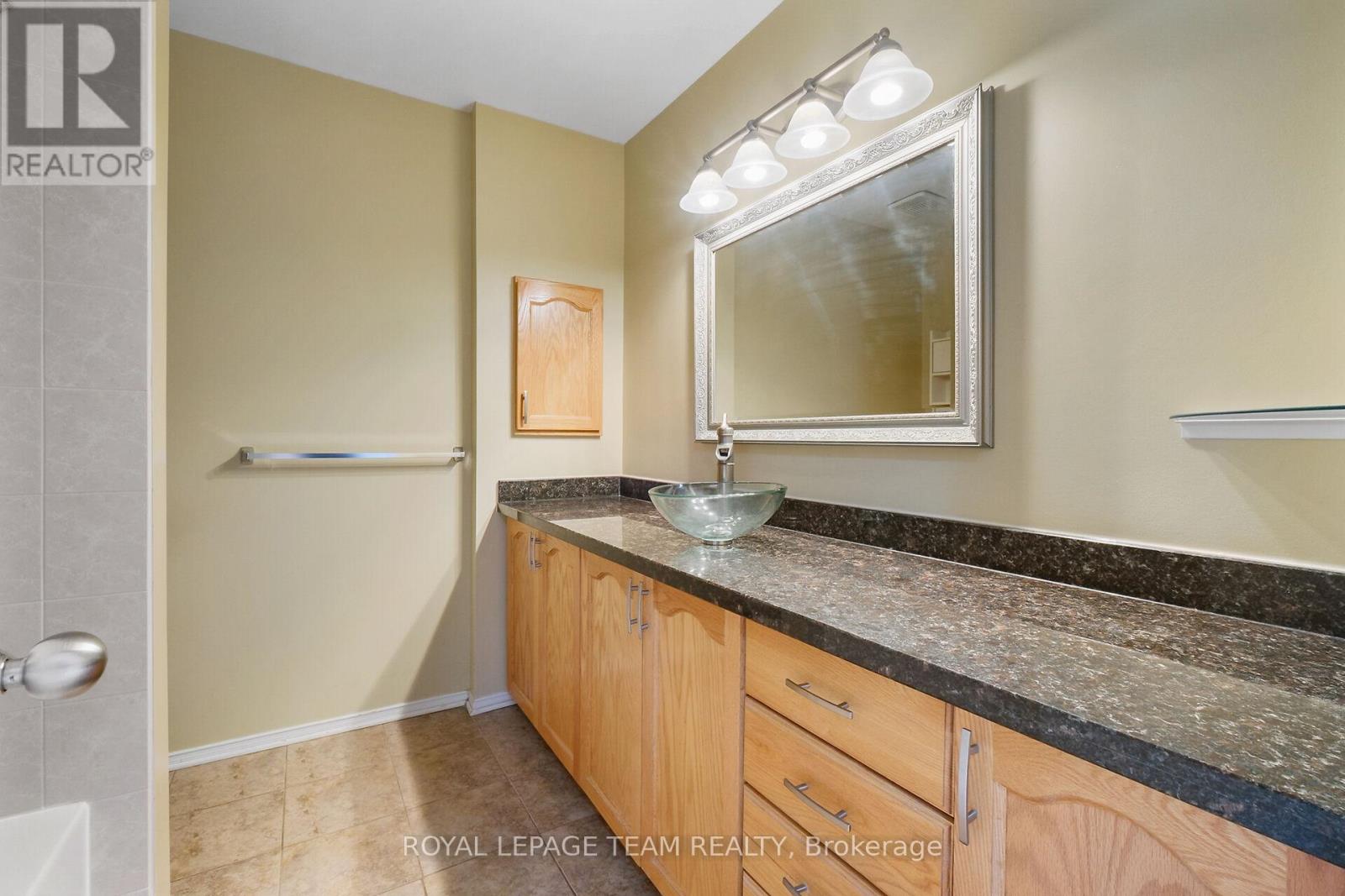 6201 Arbourwood Drive, Ottawa, Ontario  K1C 7L6 - Photo 32 - X12364667