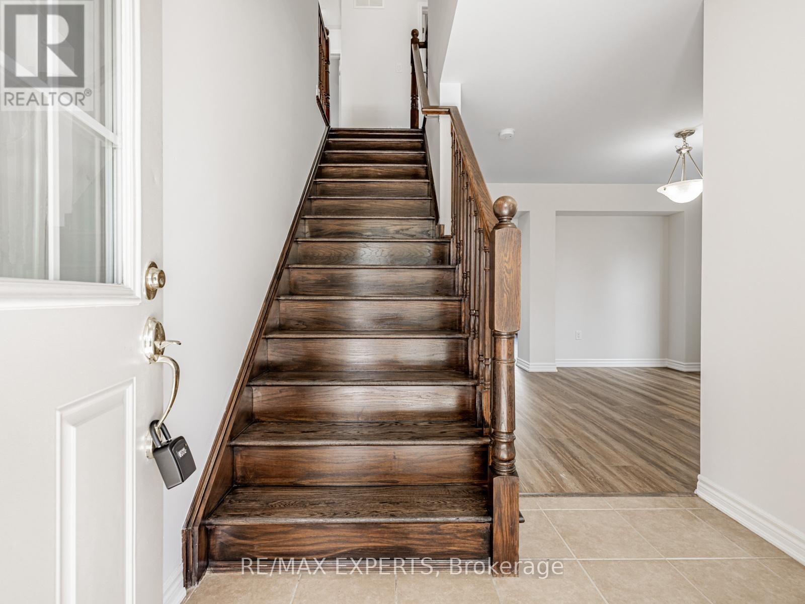 9 Mooney Trail, New Tecumseth, Ontario  L9R 0J4 - Photo 5 - N12364609