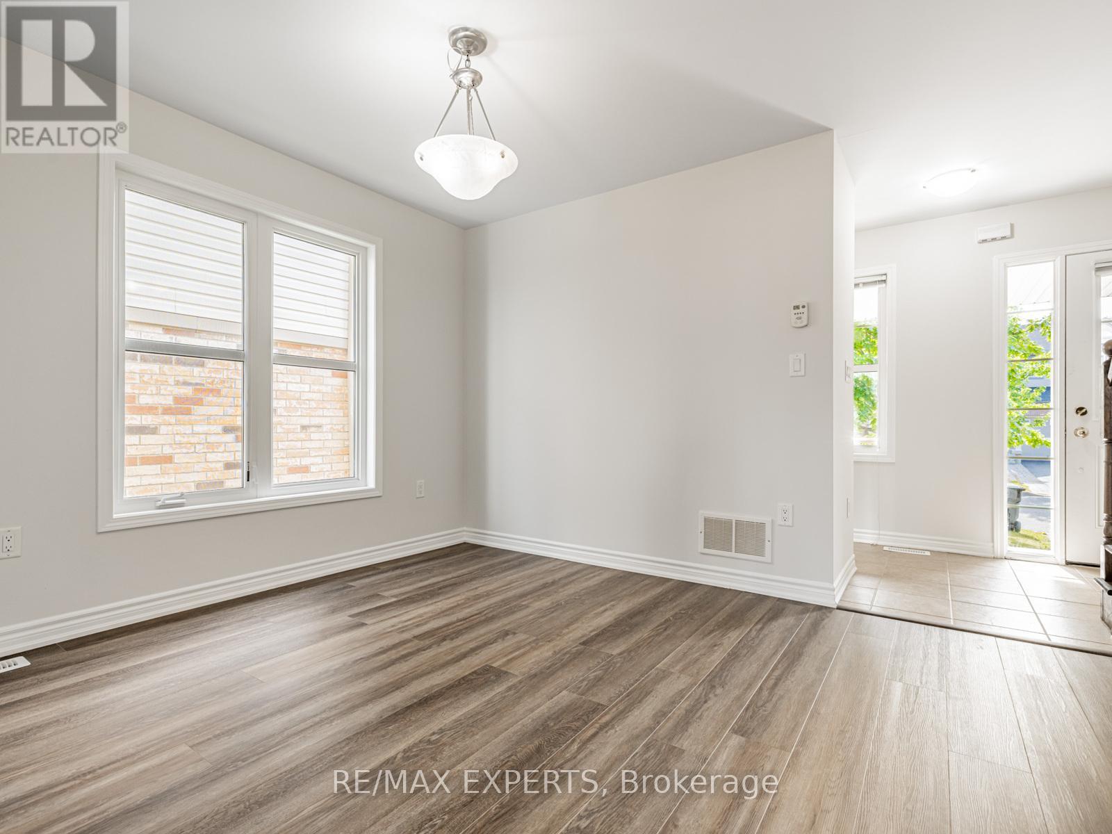 9 Mooney Trail, New Tecumseth, Ontario  L9R 0J4 - Photo 7 - N12364609
