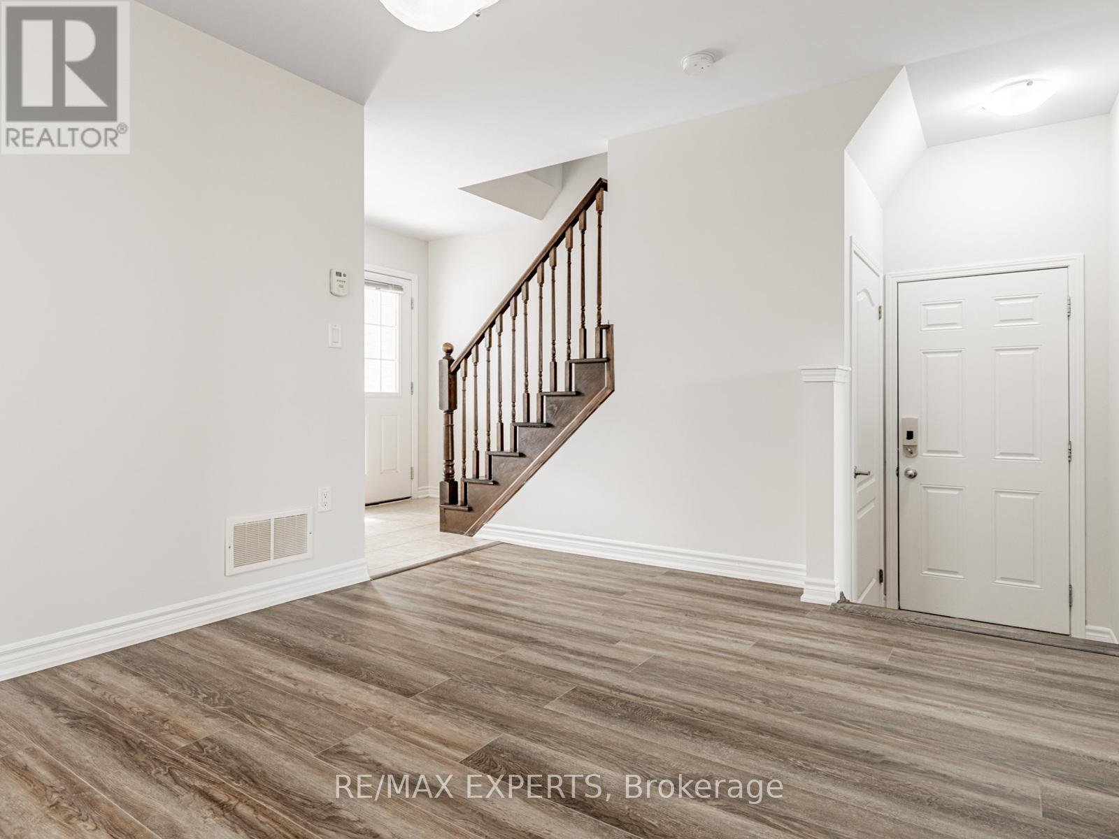 9 Mooney Trail, New Tecumseth, Ontario  L9R 0J4 - Photo 8 - N12364609
