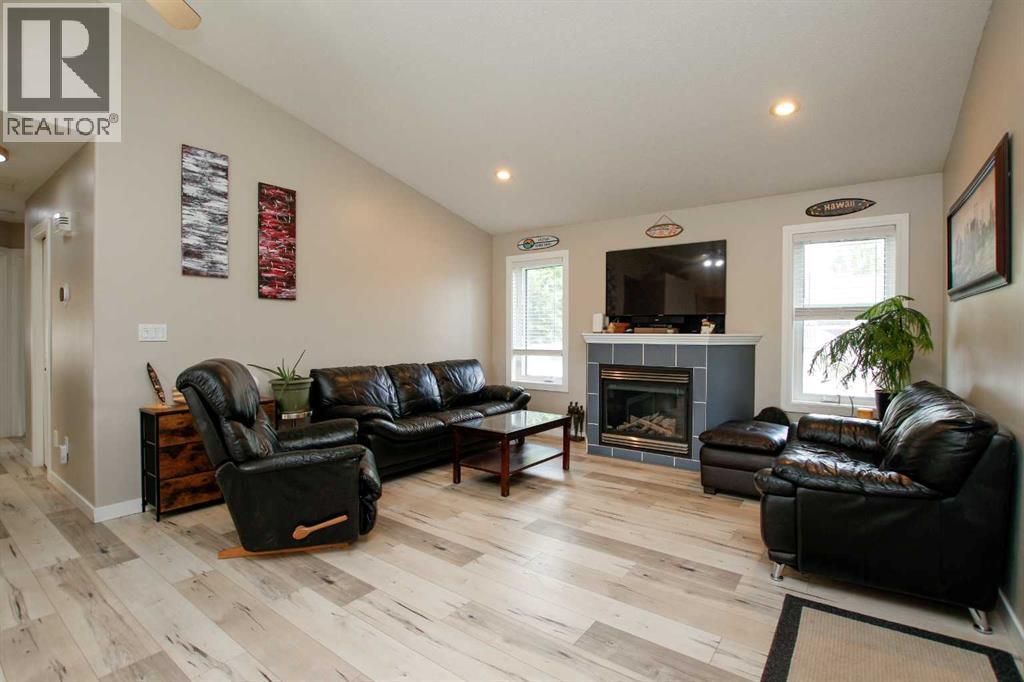 107 Ackerman Crescent, Red Deer, Alberta  T4R 3B3 - Photo 4 - A2249048