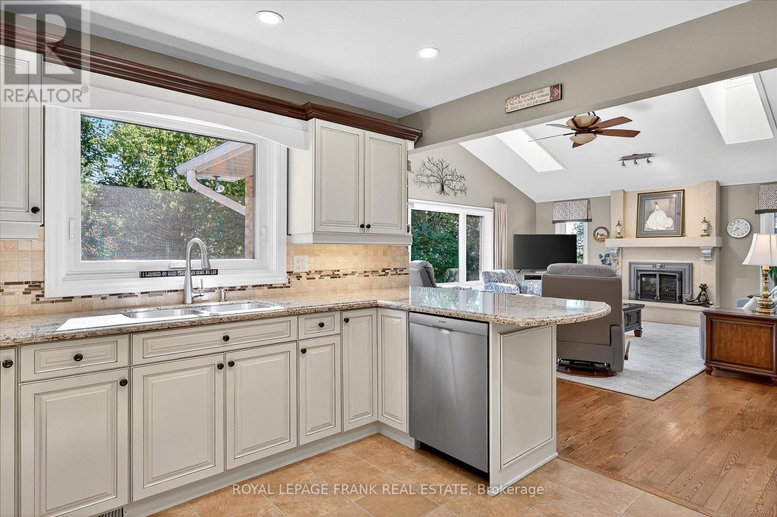 1162 Summit Drive, Peterborough (Otonabee Ward 1), Ontario  K9J 8A7 - Photo 18 - X12362946