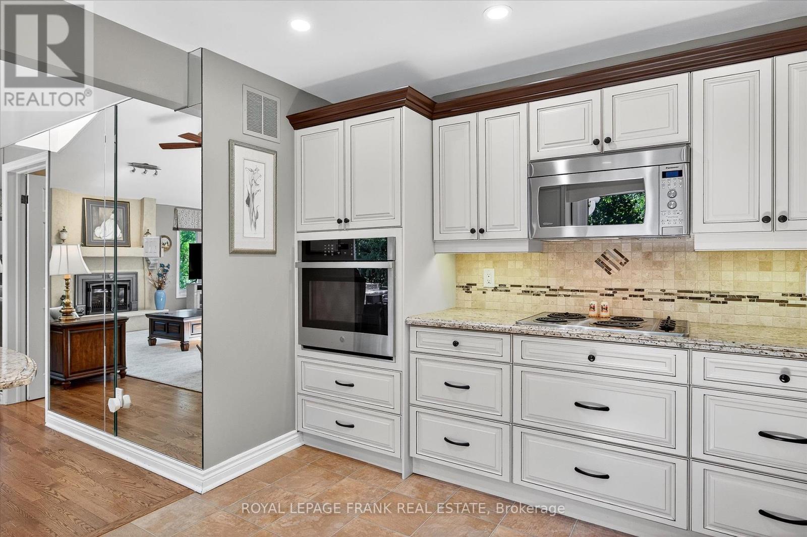 1162 Summit Drive, Peterborough (Otonabee Ward 1), Ontario  K9J 8A7 - Photo 19 - X12362946