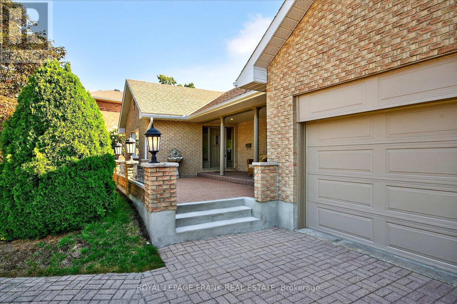 1162 Summit Drive, Peterborough (Otonabee Ward 1), Ontario  K9J 8A7 - Photo 8 - X12362946