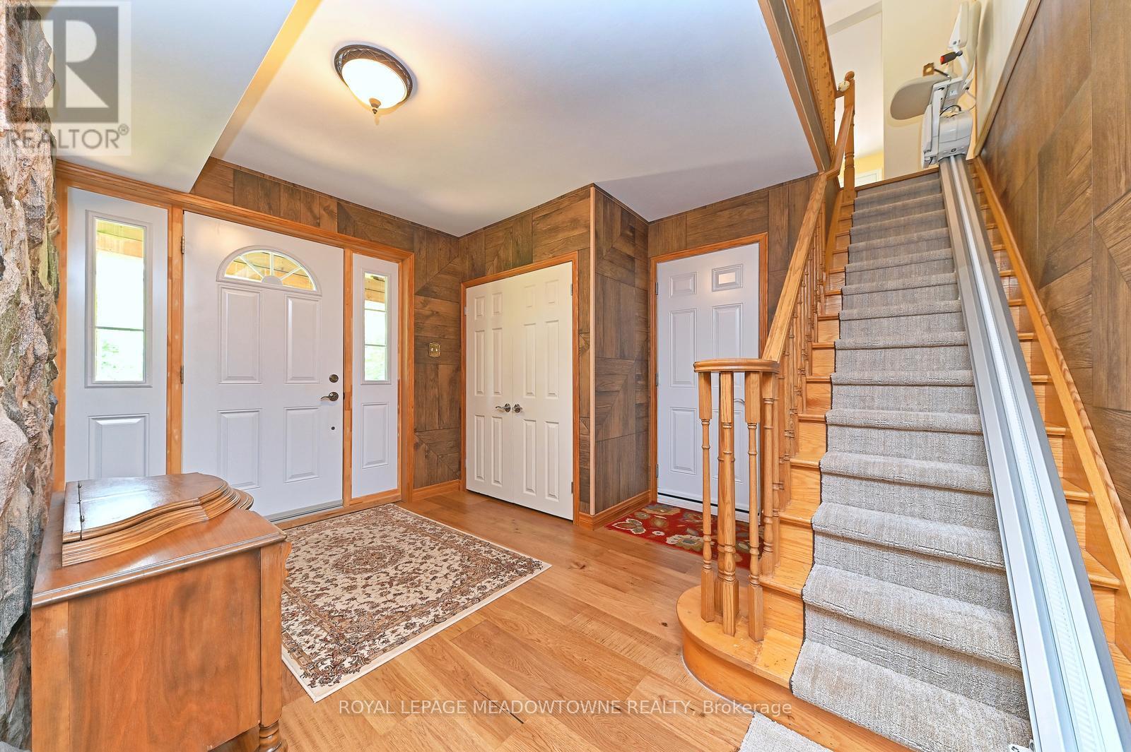 4 Ann Street, Halton Hills, Ontario  L7G 2V2 - Photo 15 - W12364570