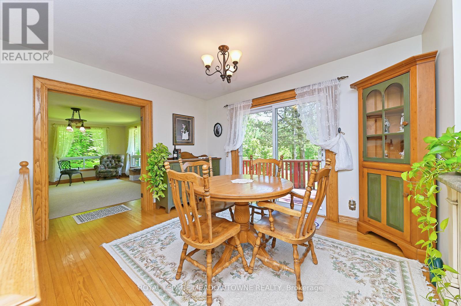 4 Ann Street, Halton Hills, Ontario  L7G 2V2 - Photo 17 - W12364570