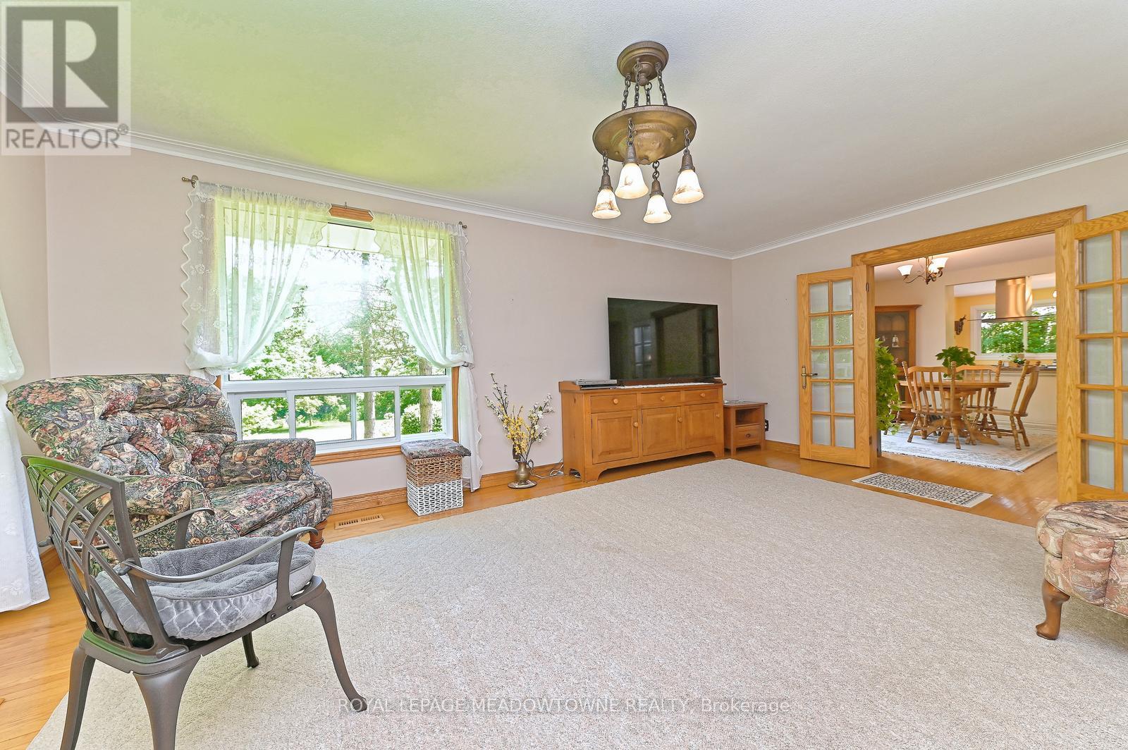 4 Ann Street, Halton Hills, Ontario  L7G 2V2 - Photo 27 - W12364570