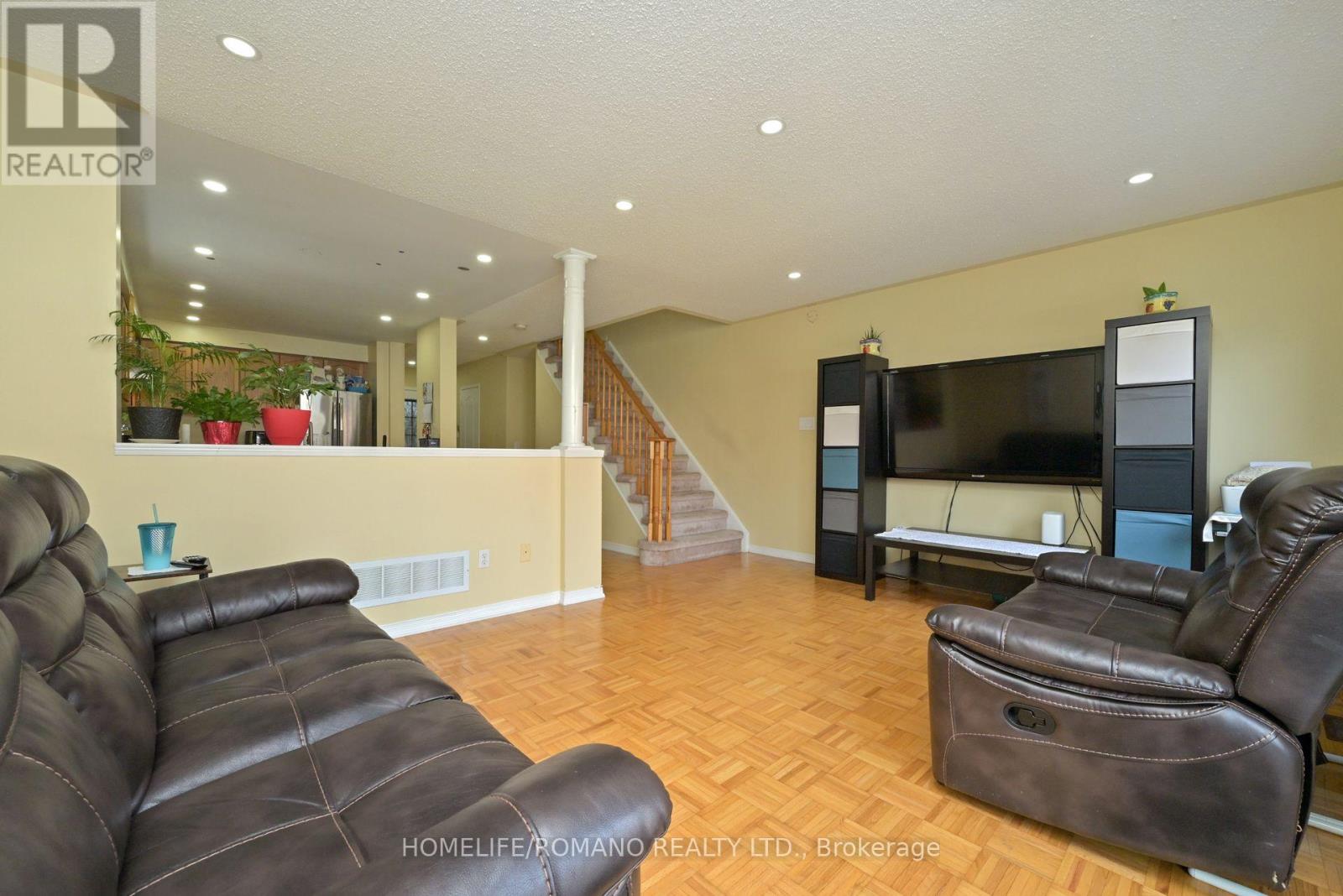 132 Earth Star Trail Ne, Brampton, Ontario  L6R 2N8 - Photo 10 - W12364601