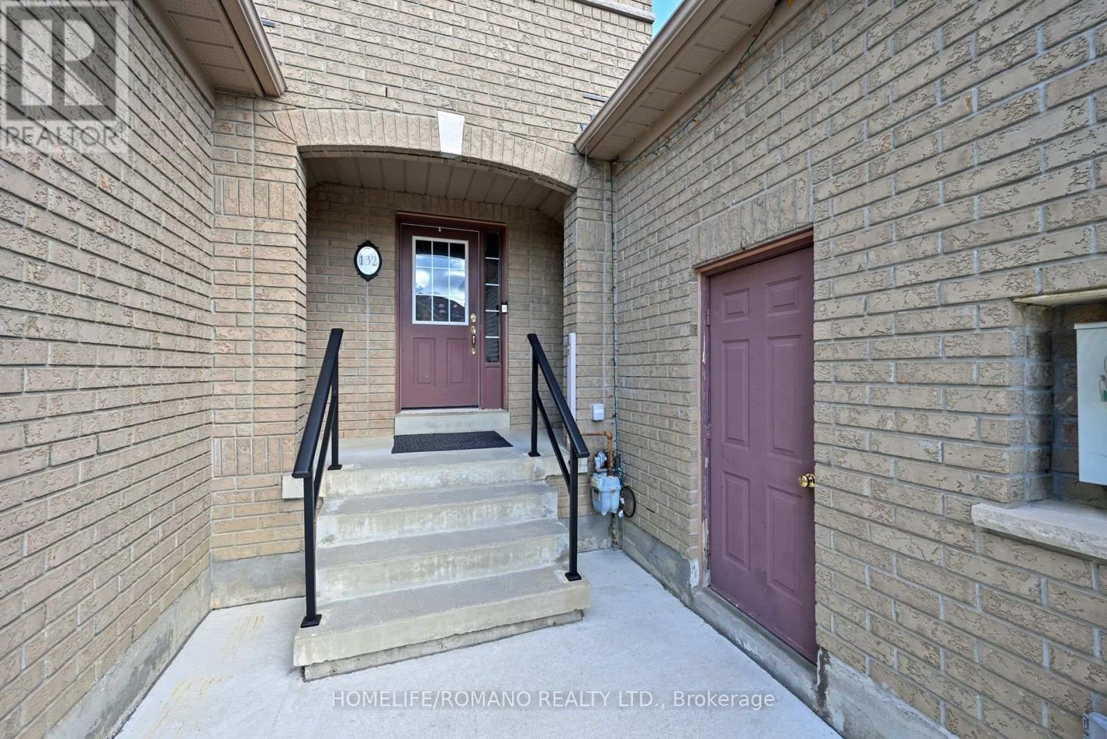 132 Earth Star Trail Ne, Brampton, Ontario  L6R 2N8 - Photo 3 - W12364601