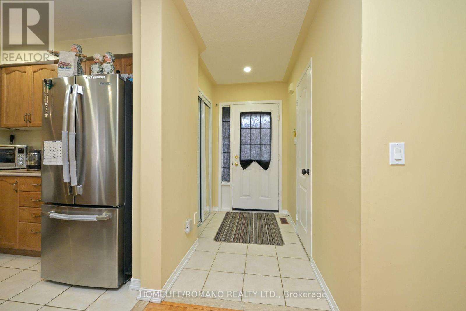 132 Earth Star Trail Ne, Brampton, Ontario  L6R 2N8 - Photo 4 - W12364601