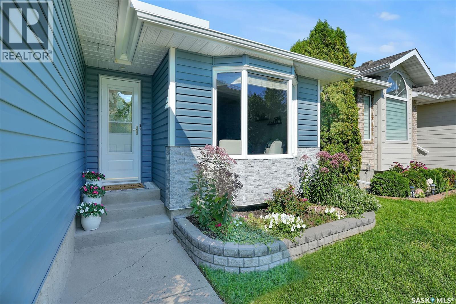 1238 Gelsinger Place N, Regina, Saskatchewan  S4X 4K2 - Photo 4 - SK016390