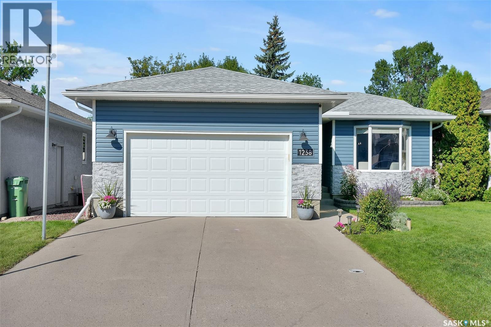 1238 Gelsinger Place N, Regina, Saskatchewan  S4X 4K2 - Photo 1 - SK016390