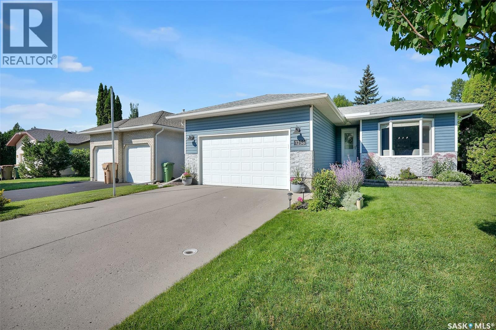 1238 Gelsinger Place N, Regina, Saskatchewan  S4X 4K2 - Photo 2 - SK016390